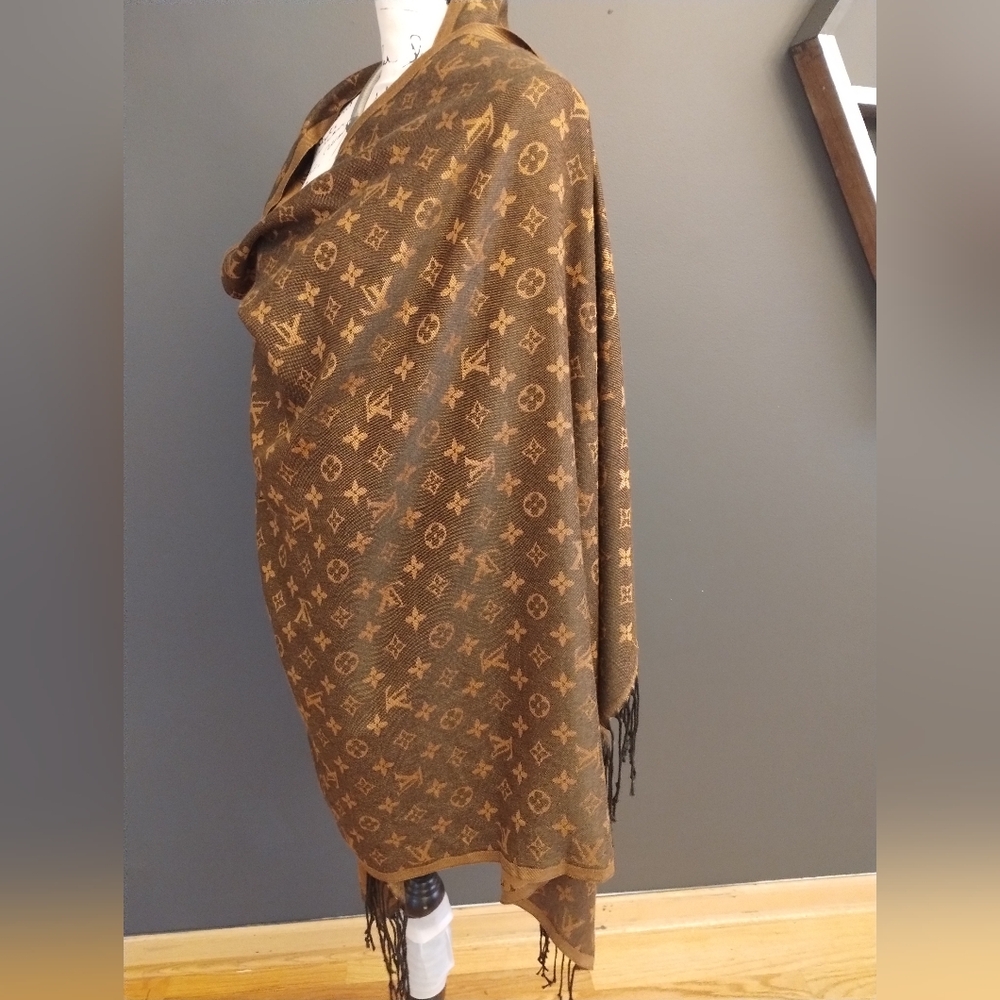 Authentic Louis Vuitton Wrap